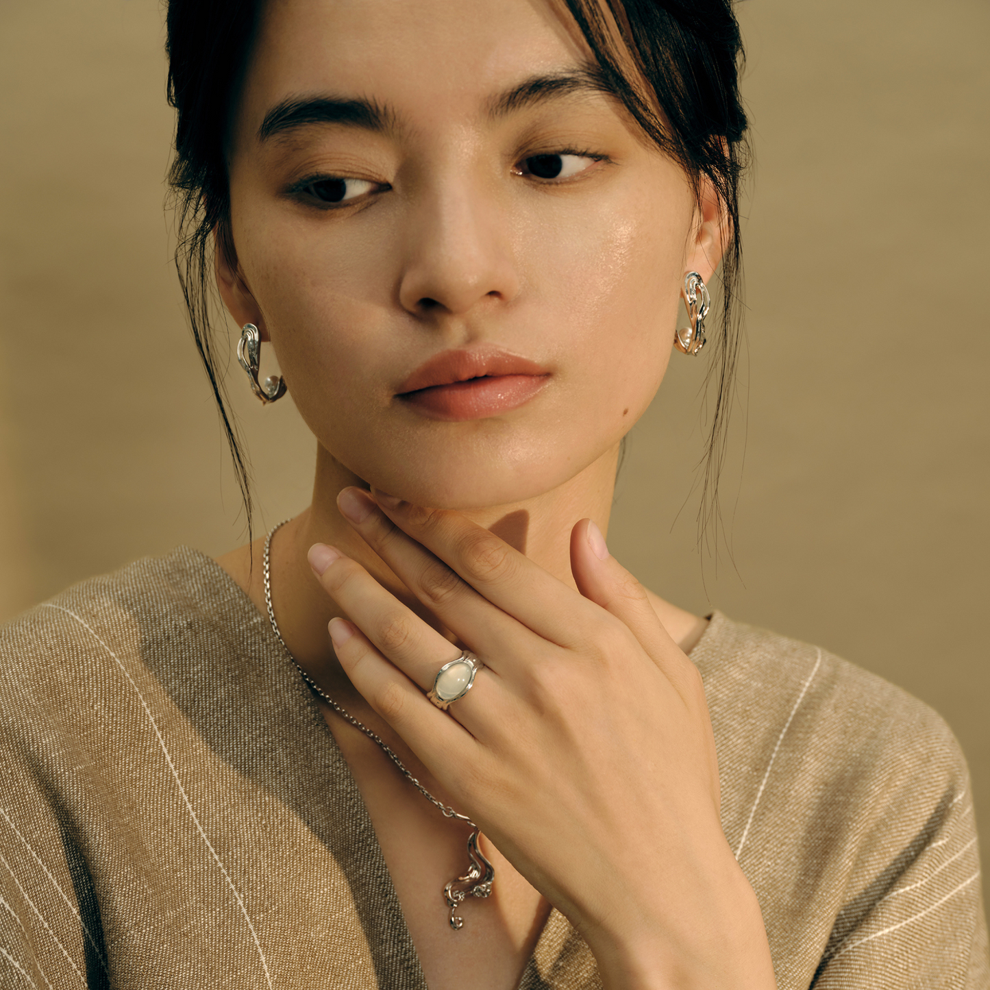 White Chalcedony Auspicious Clouds Ring